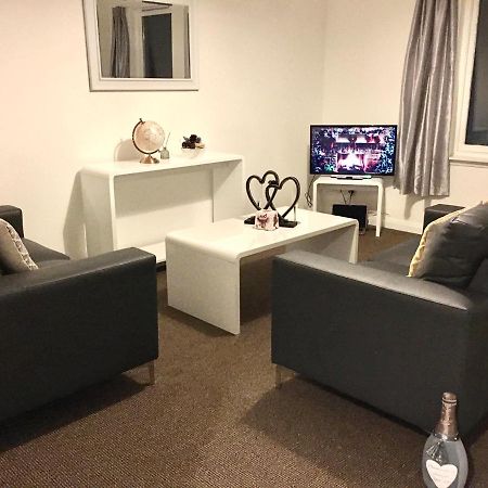 Central Spacious 2 Bedroom By Union Square Free Parking Aberdeen Bagian luar foto