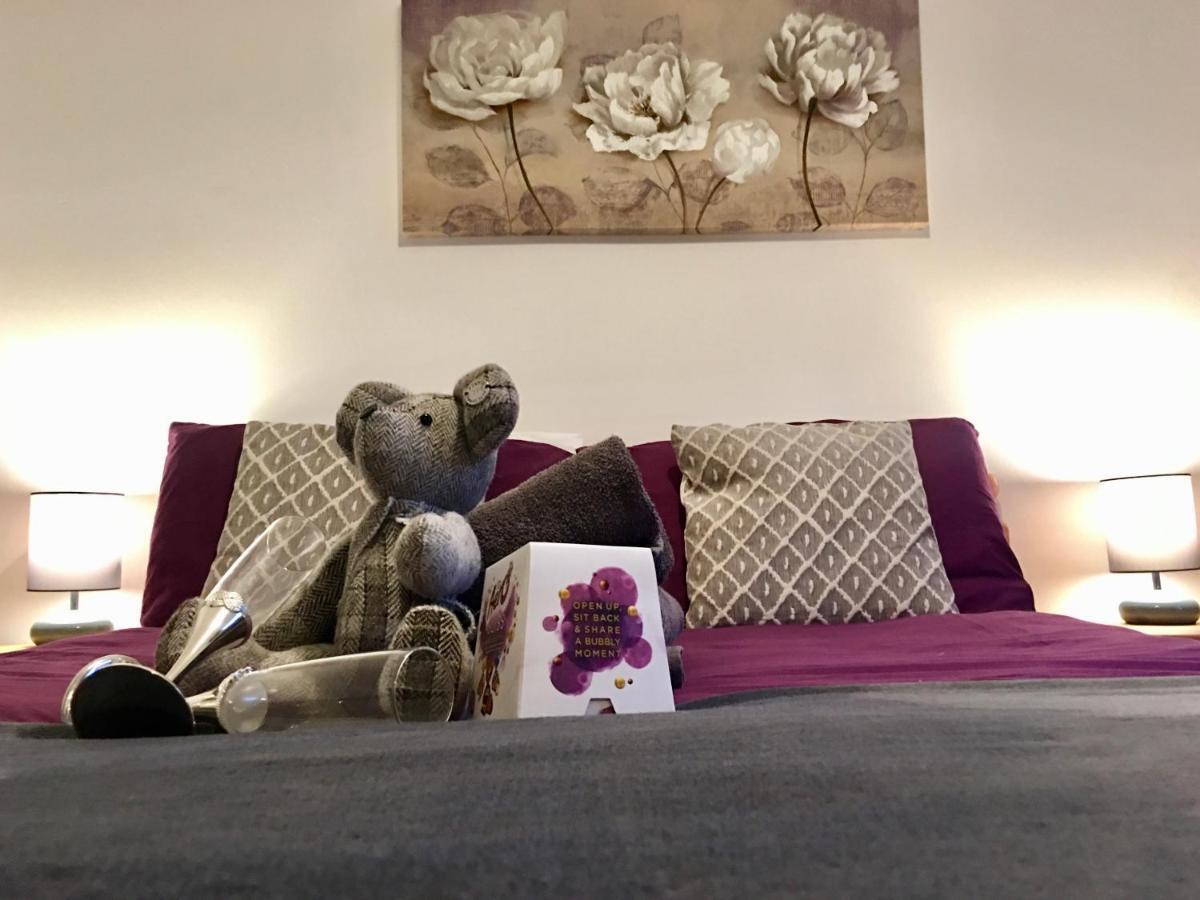 Central Spacious 2 Bedroom By Union Square Free Parking Aberdeen Bagian luar foto