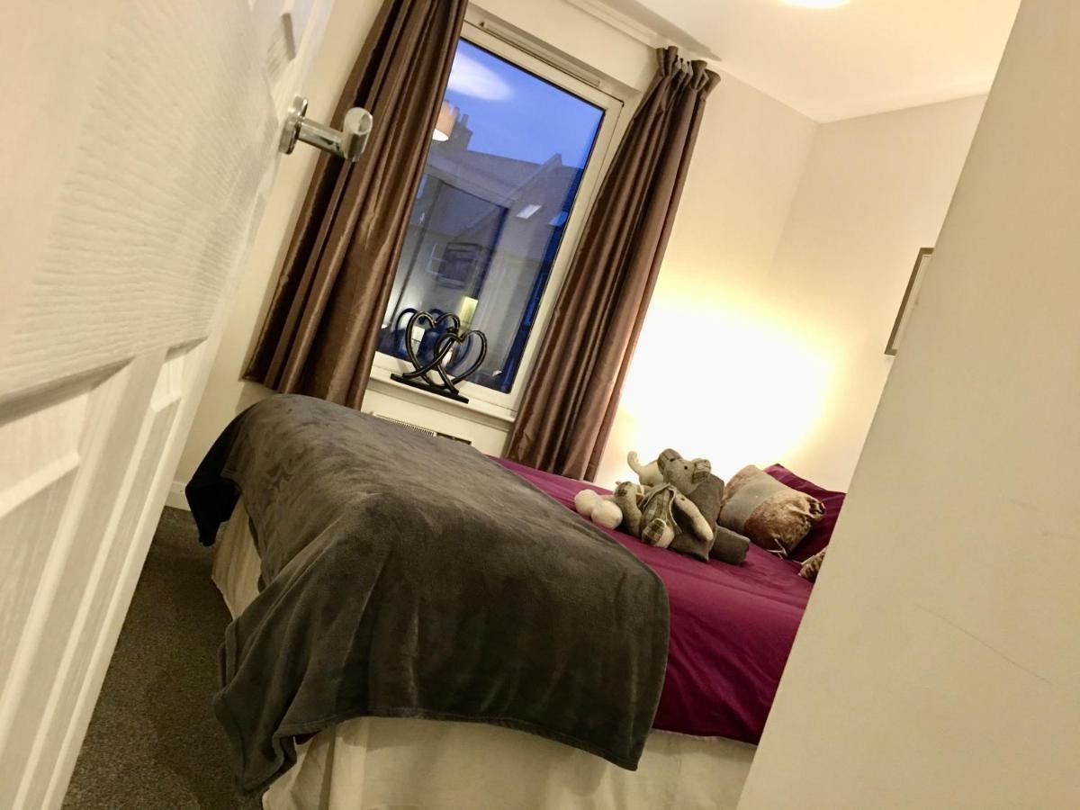 Central Spacious 2 Bedroom By Union Square Free Parking Aberdeen Bagian luar foto