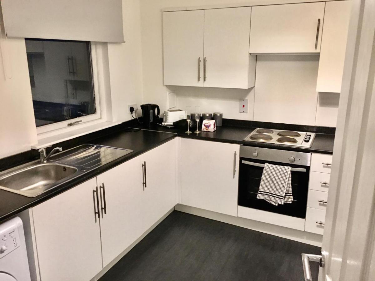 Central Spacious 2 Bedroom By Union Square Free Parking Aberdeen Bagian luar foto