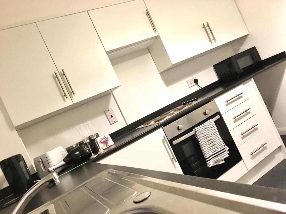 Central Spacious 2 Bedroom By Union Square Free Parking Aberdeen Bagian luar foto
