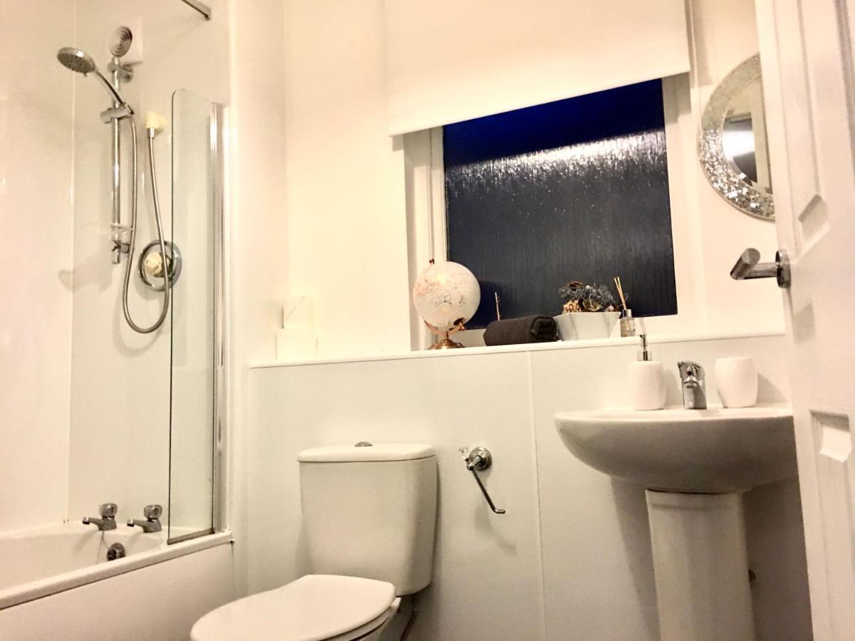 Central Spacious 2 Bedroom By Union Square Free Parking Aberdeen Bagian luar foto